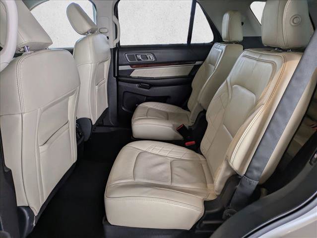 Used 2019 Ford Explorer Platinum image 19