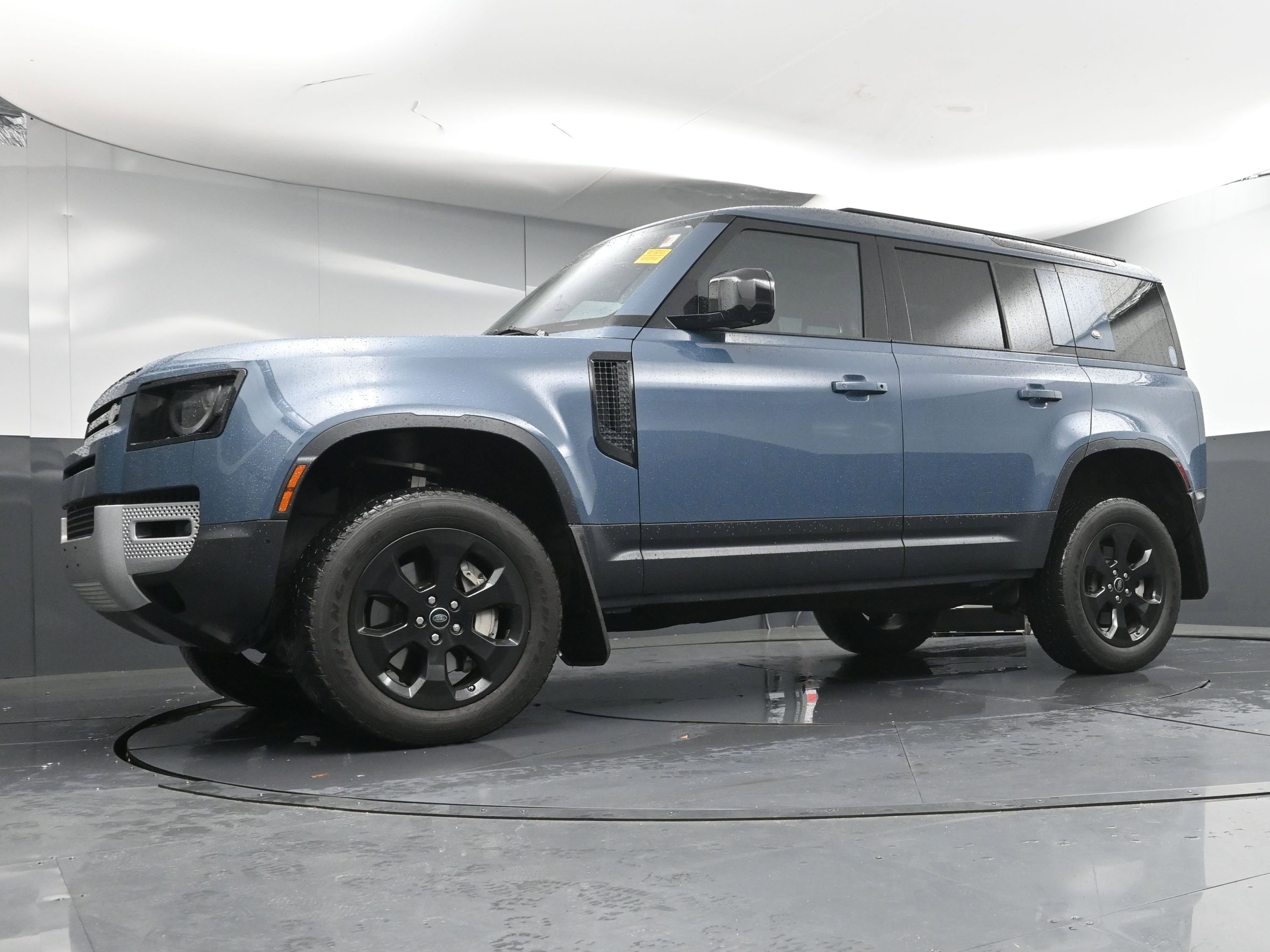 Used 2020 Land Rover Defender 110 HSE image 21