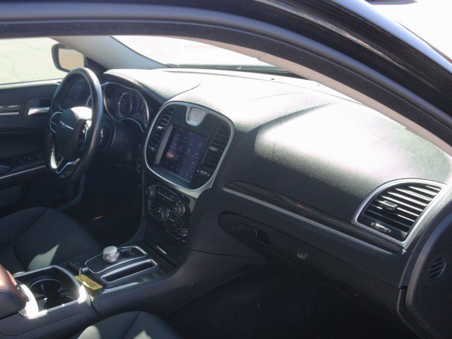 Used 2021 Chrysler 300 Touring w/ Sport Appearance Package RWD image 29