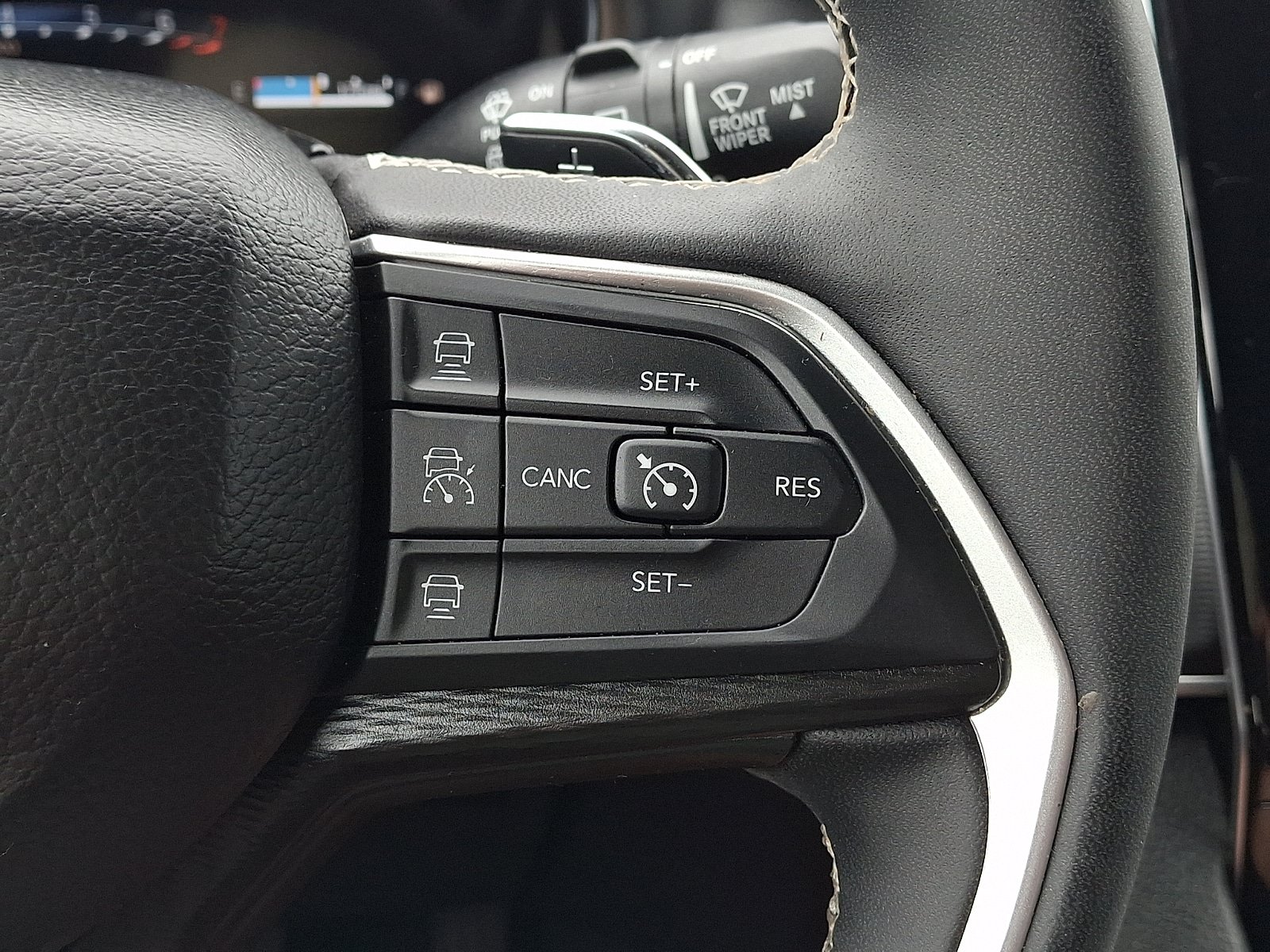 Used 2024 Jeep Grand Cherokee L Altitude AWD/4WD image 23