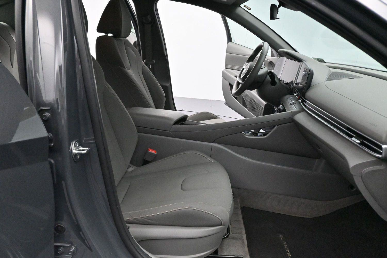 Used 2024 Hyundai Elantra SEL w/ Convenience Package FWD image 31