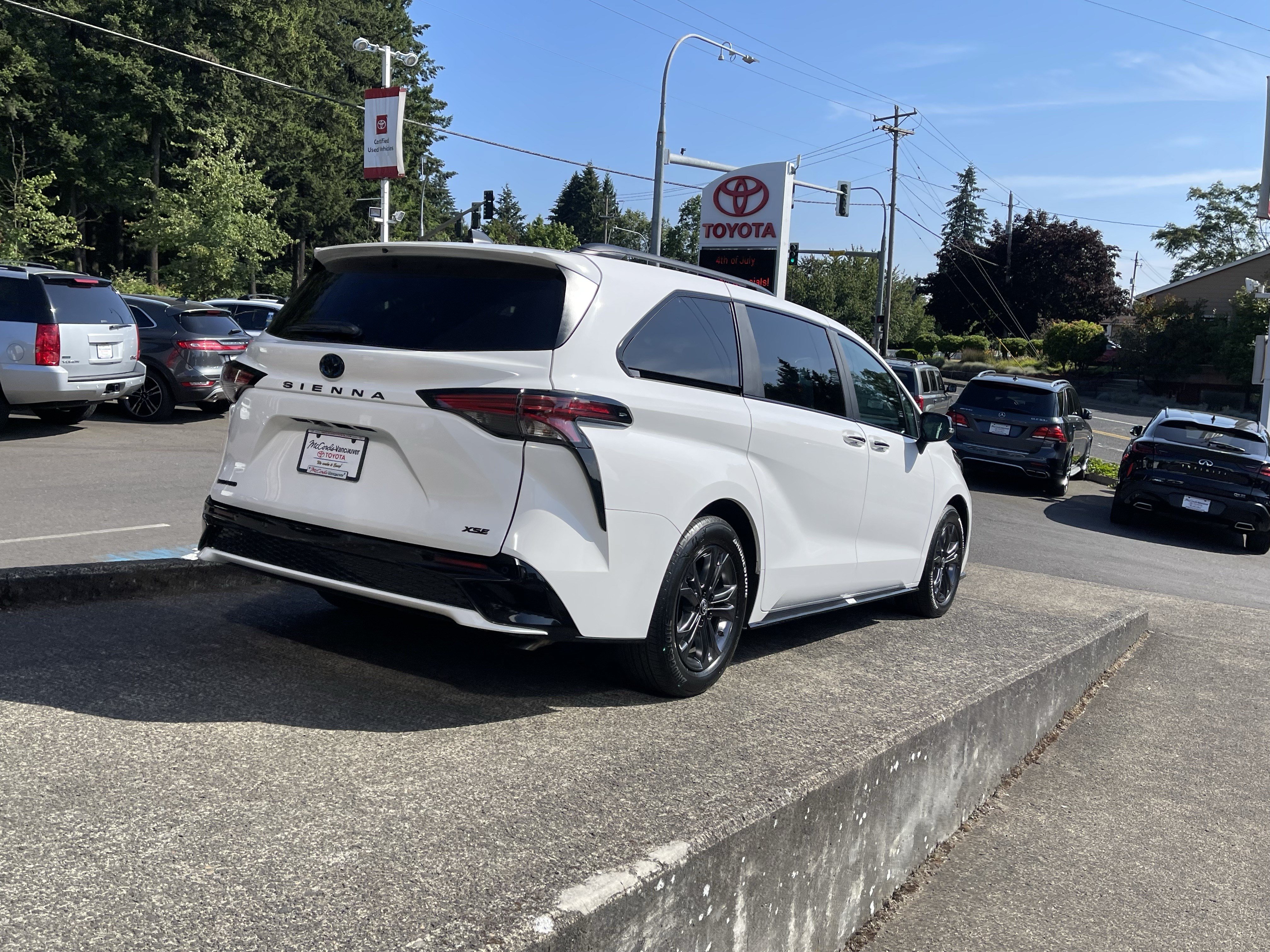 Certified 2025 Toyota Sienna XSE w/ XSE Premium Package AWD/4WD image 7
