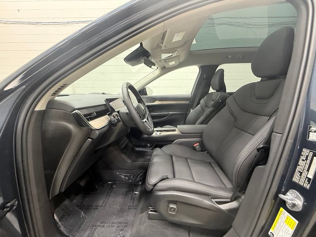 Used 2025 Volvo EX90 Ultra AWD/4WD image 30