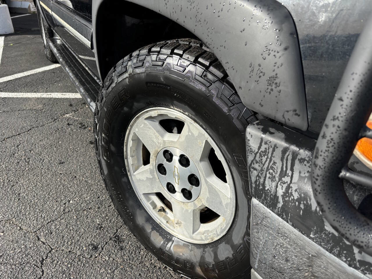 Used 2005 Chevrolet Suburban LT w/ Preferred Equipment Group image 3