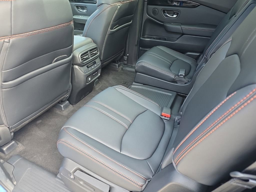 Used 2025 Honda Pilot TrailSport image 13