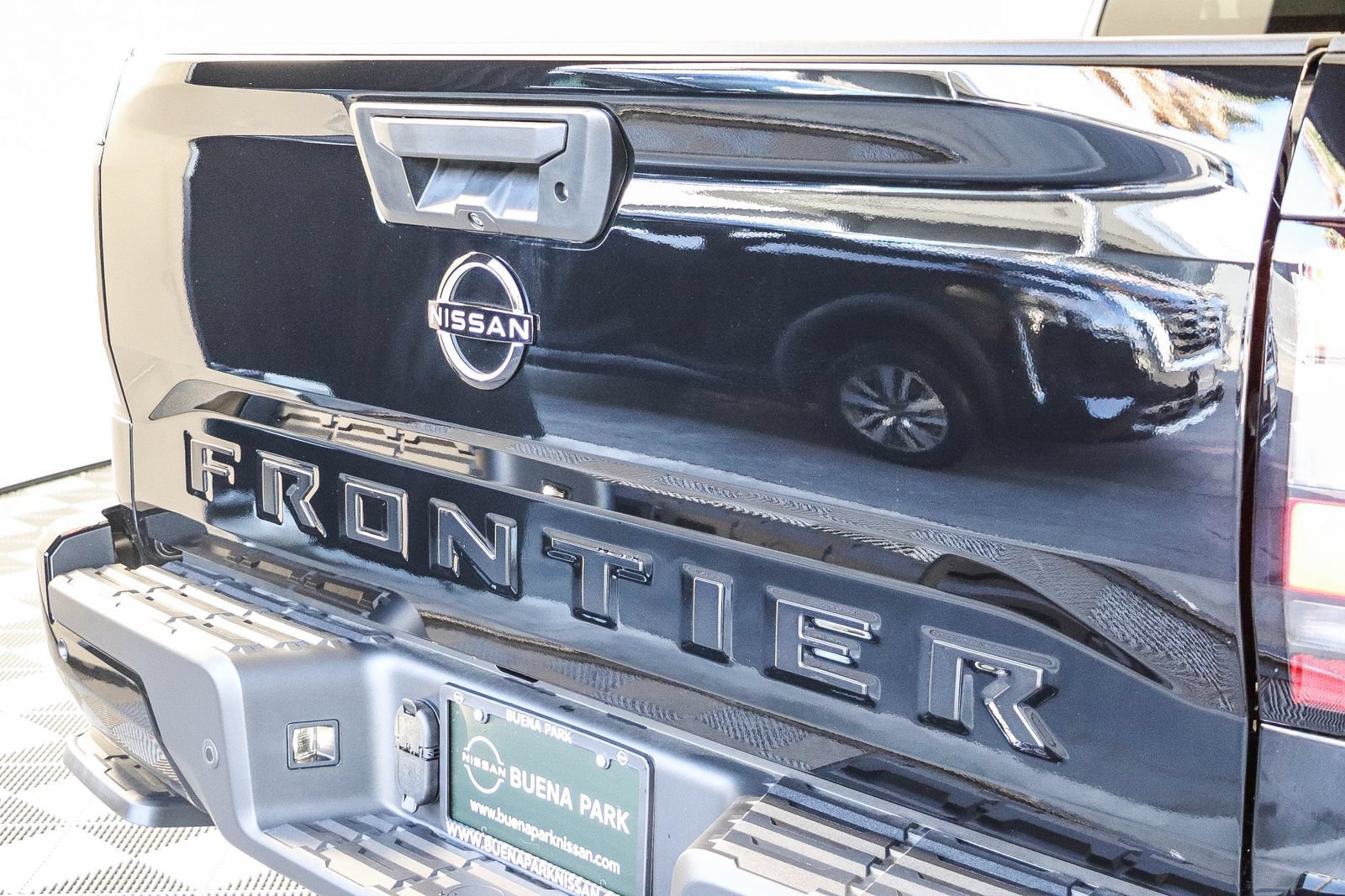 New 2027 Nissan Frontier SV w/ Tow Package RWD image 10