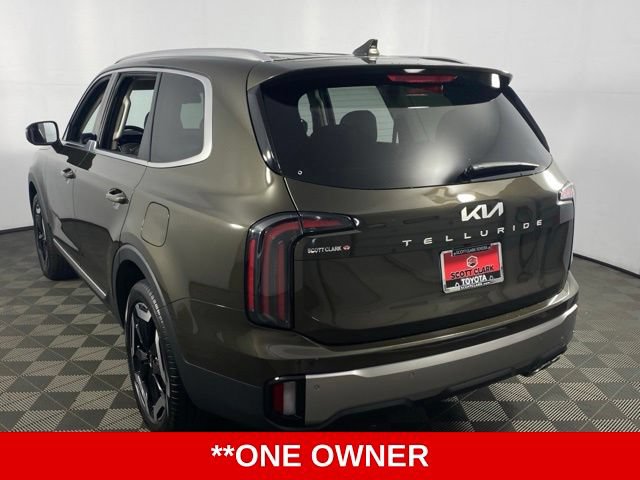 Used 2025 Kia Telluride EX w/ EX Captain's Chair Package FWD image 6