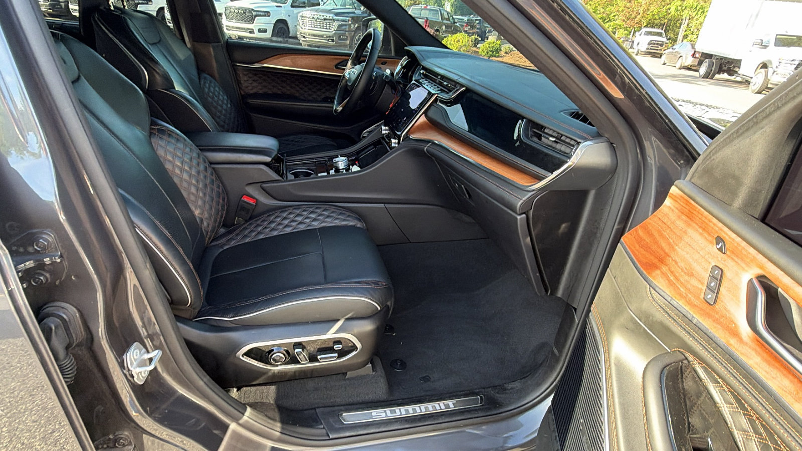 Used 2025 Jeep Grand Cherokee L Summit AWD/4WD image 20