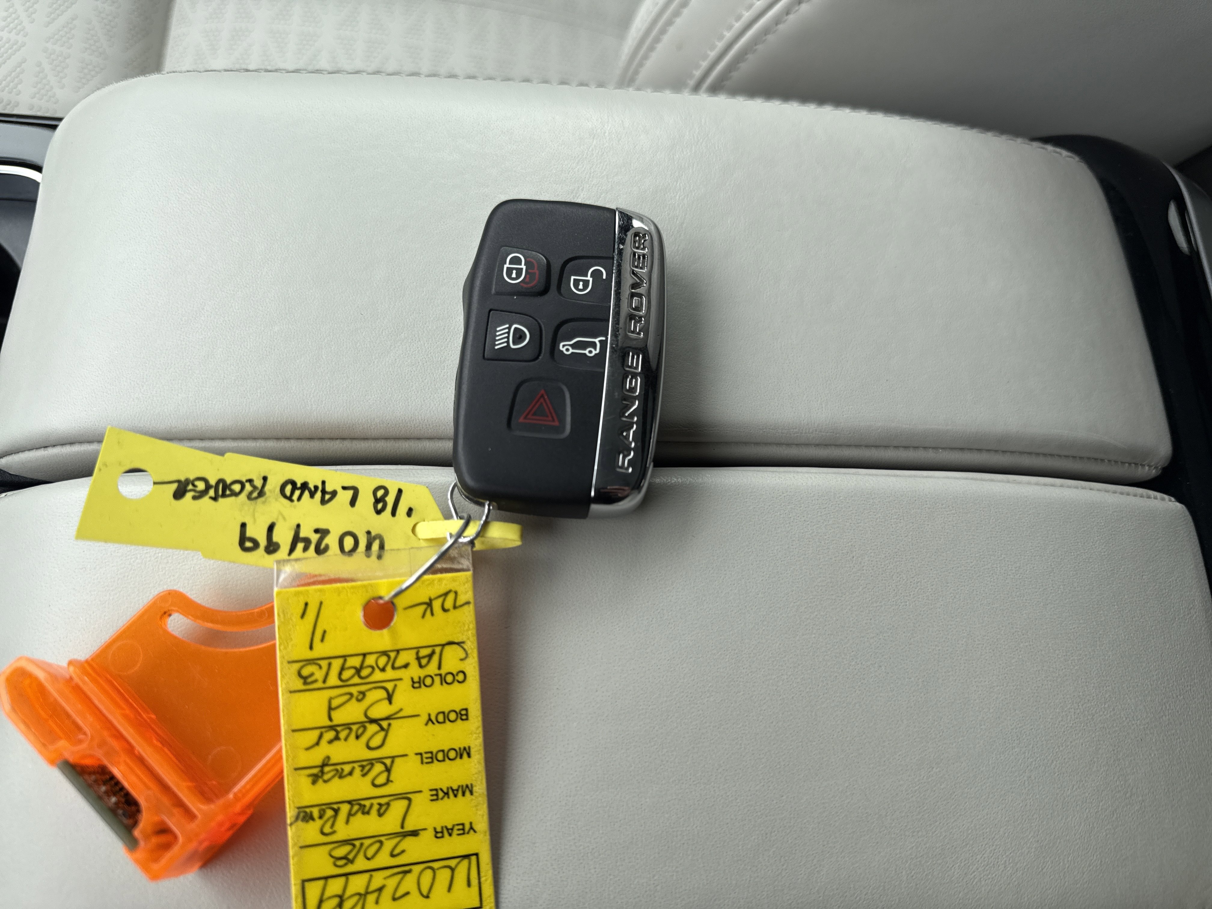 Used 2018 Land Rover Range Rover Velar R-Dynamic SE image 14