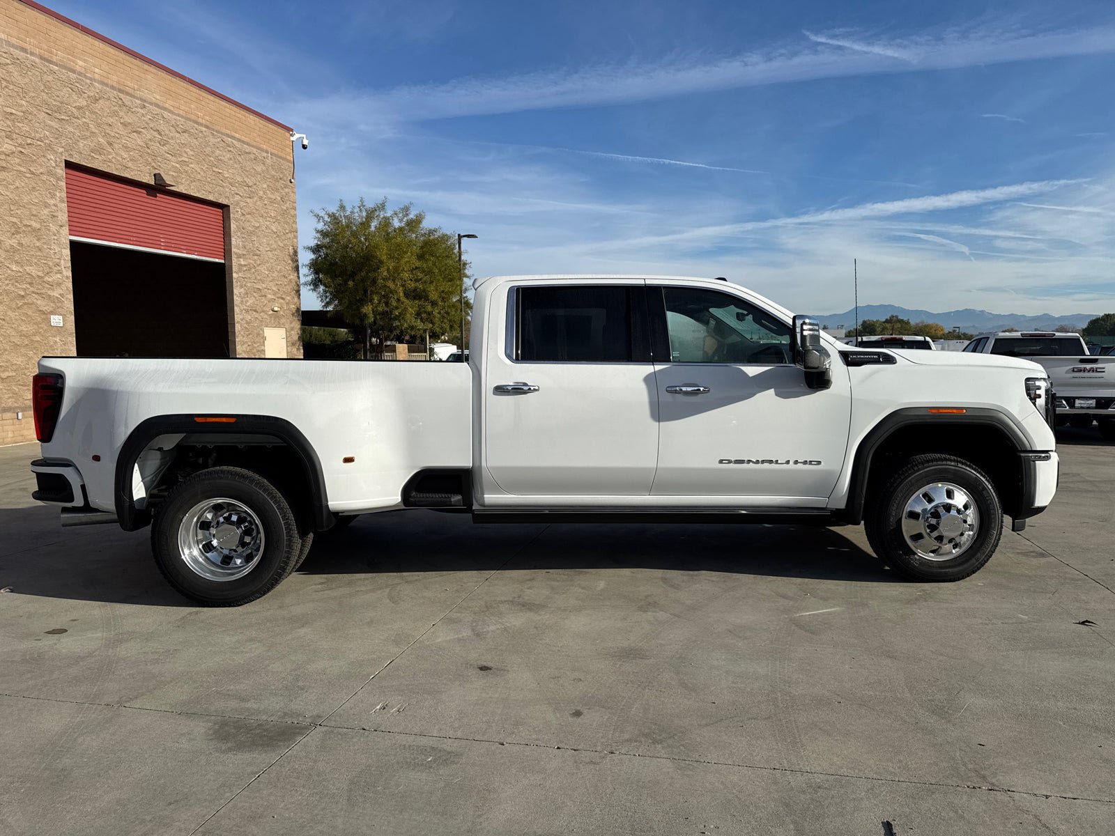 New 2026 GMC Sierra 3500 Denali Ultimate w/ LPO, Black Badging Package AWD/4WD image 7