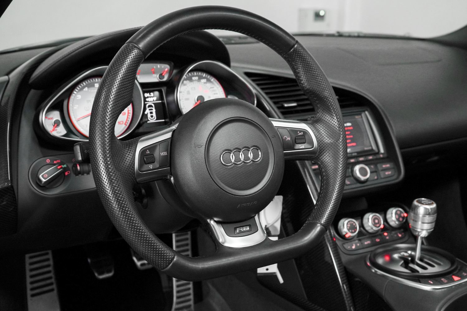 Used 2012 Audi R8 V10 image 40