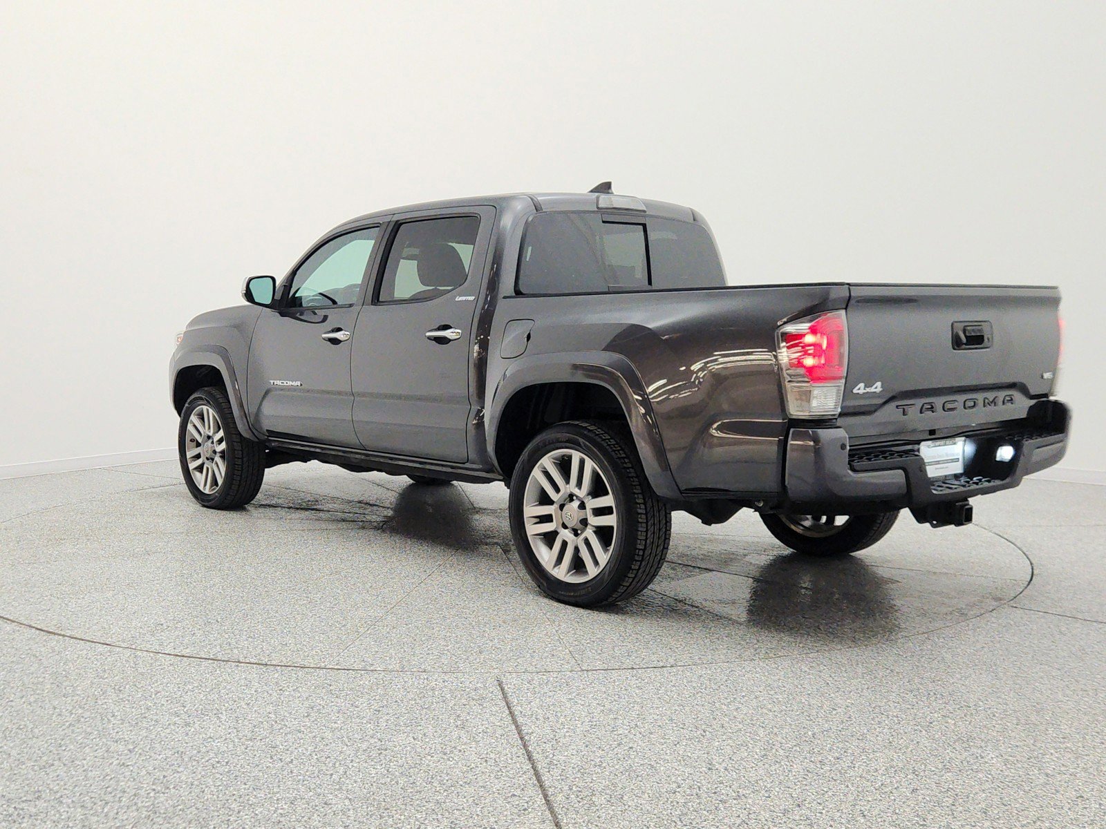 Used 2019 Toyota Tacoma Limited AWD/4WD image 7