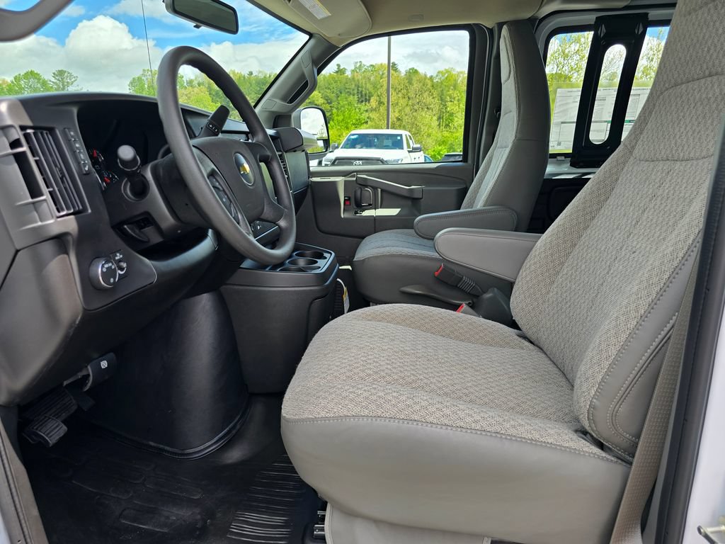 New 2026 Chevrolet Express 2500 w/ Communications Package RWD image 4
