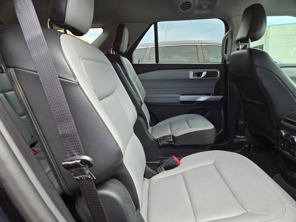 Used 2021 Ford Explorer XLT w/ Equipment Group 202A AWD/4WD image 16