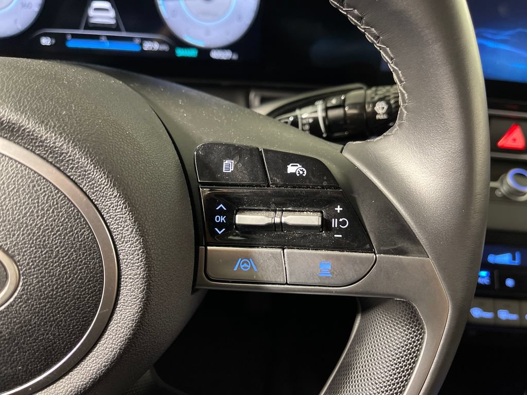 Certified 2025 Hyundai Elantra SEL FWD image 29