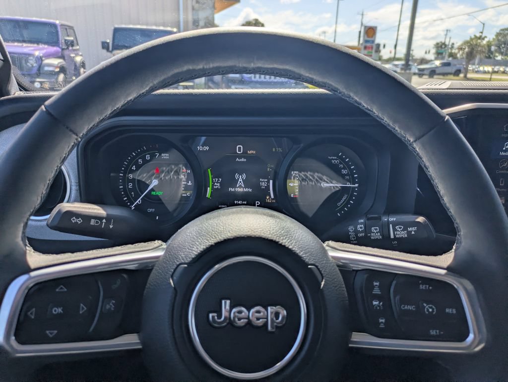 Used 2025 Jeep Wrangler Unlimited Sahara AWD/4WD image 28