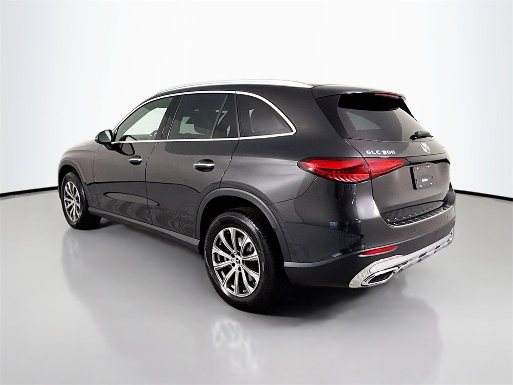 Used 2025 Mercedes-Benz GLC 300 4MATIC image 3