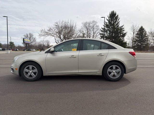 Used 2015 Chevrolet Cruze LT image 2