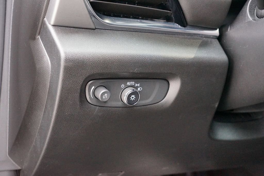 Used 2023 Chevrolet Traverse LT image 19