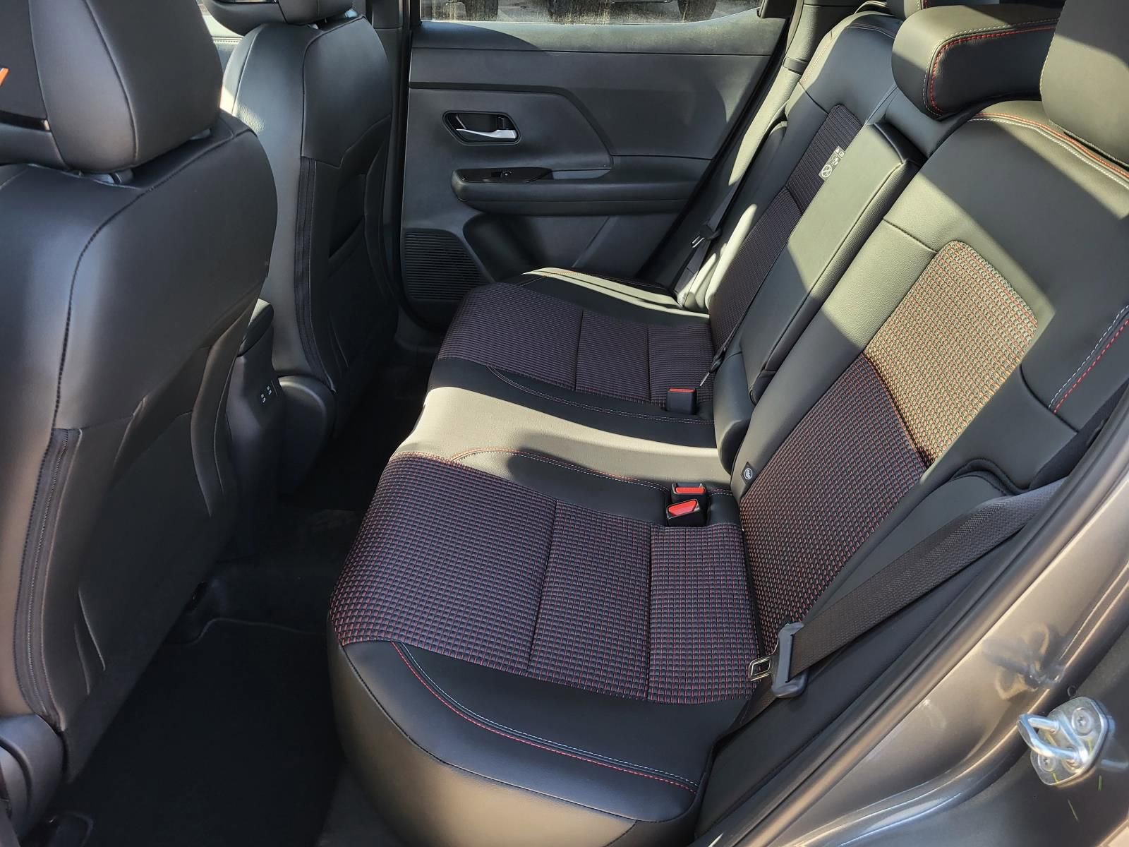 New 2026 Nissan Kicks SR w/ SR Premium Package FWD image 18