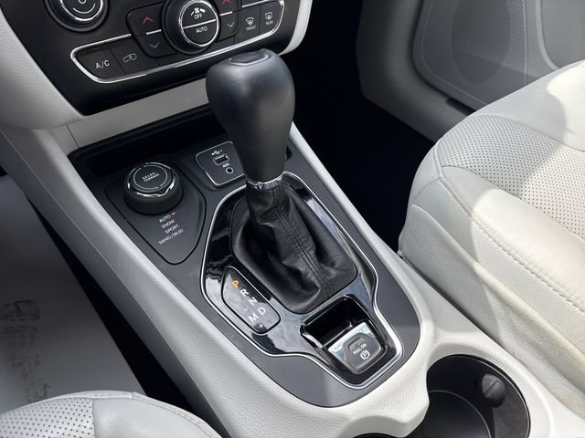 Used 2020 Jeep Cherokee Limited AWD/4WD image 17