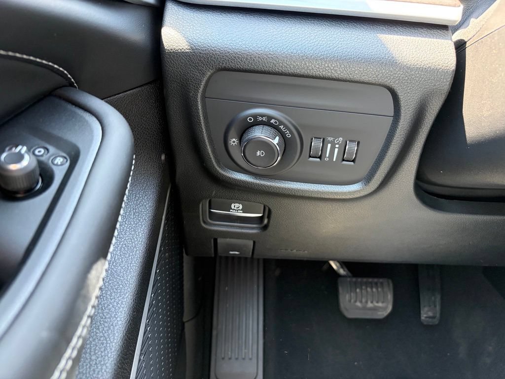 New 2026 Jeep Grand Cherokee L Limited AWD/4WD image 37