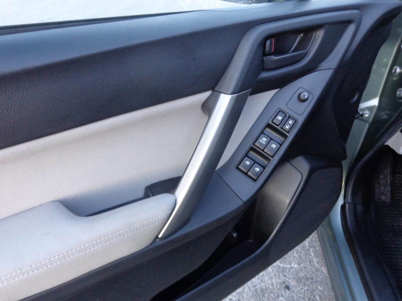 Used 2014 Subaru Forester 2.5i image 22