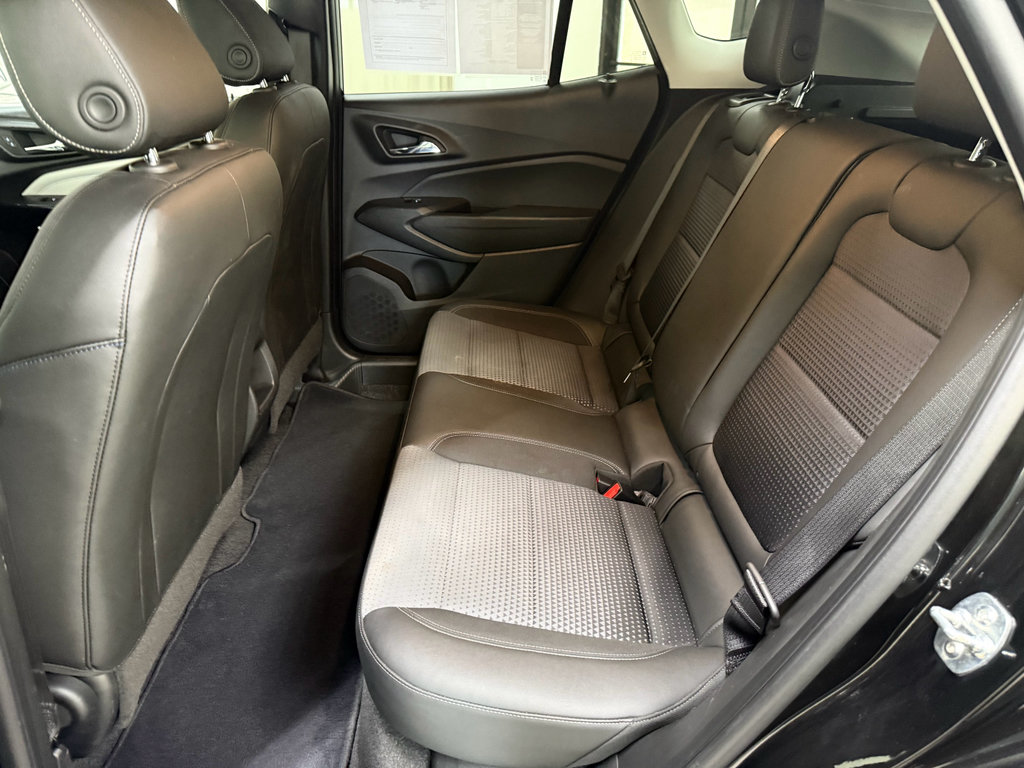 Used 2025 Chevrolet Trax LT w/ LT Convenience Package FWD image 19