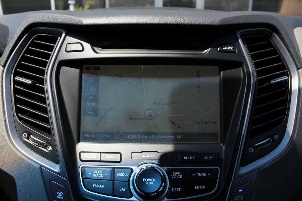Used 2015 Hyundai Santa Fe Limited w/ Option Group 04 AWD/4WD image 21