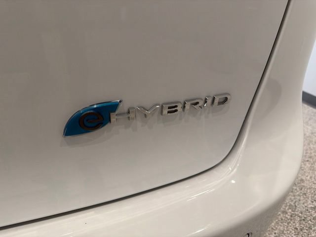 Used 2023 Chrysler Pacifica Touring-L FWD image 6
