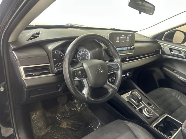 Used 2022 Mitsubishi Outlander SE image 13