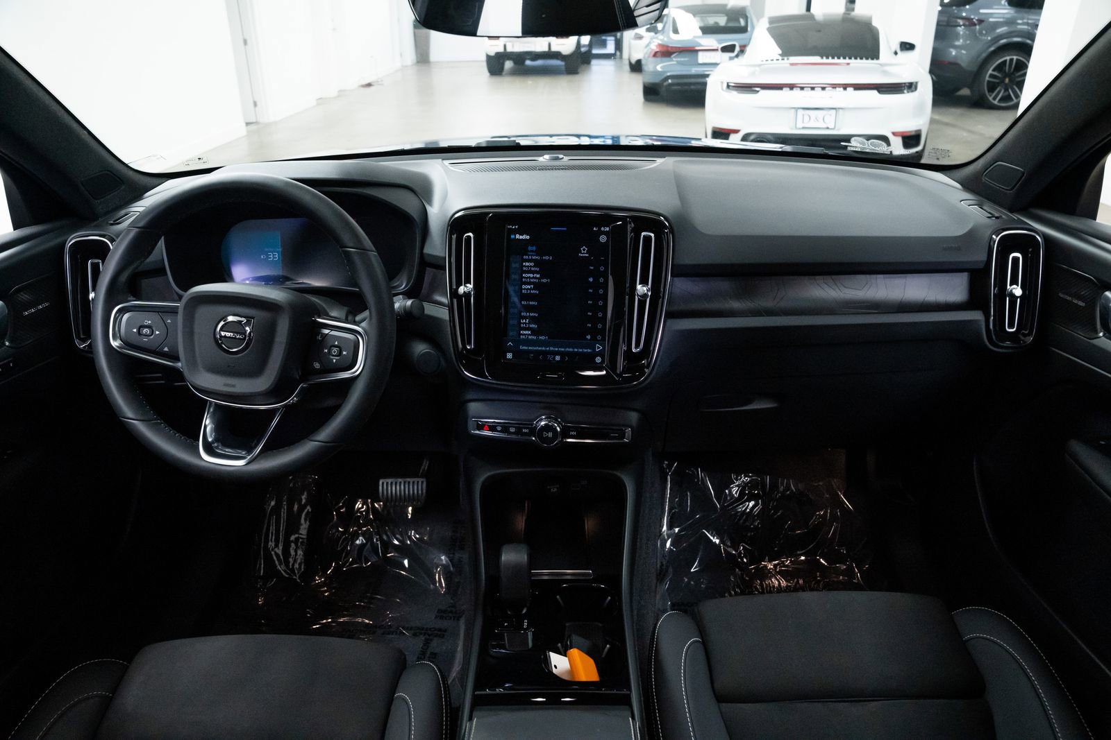Used 2023 Volvo C40 P8 Recharge Ultimate image 8