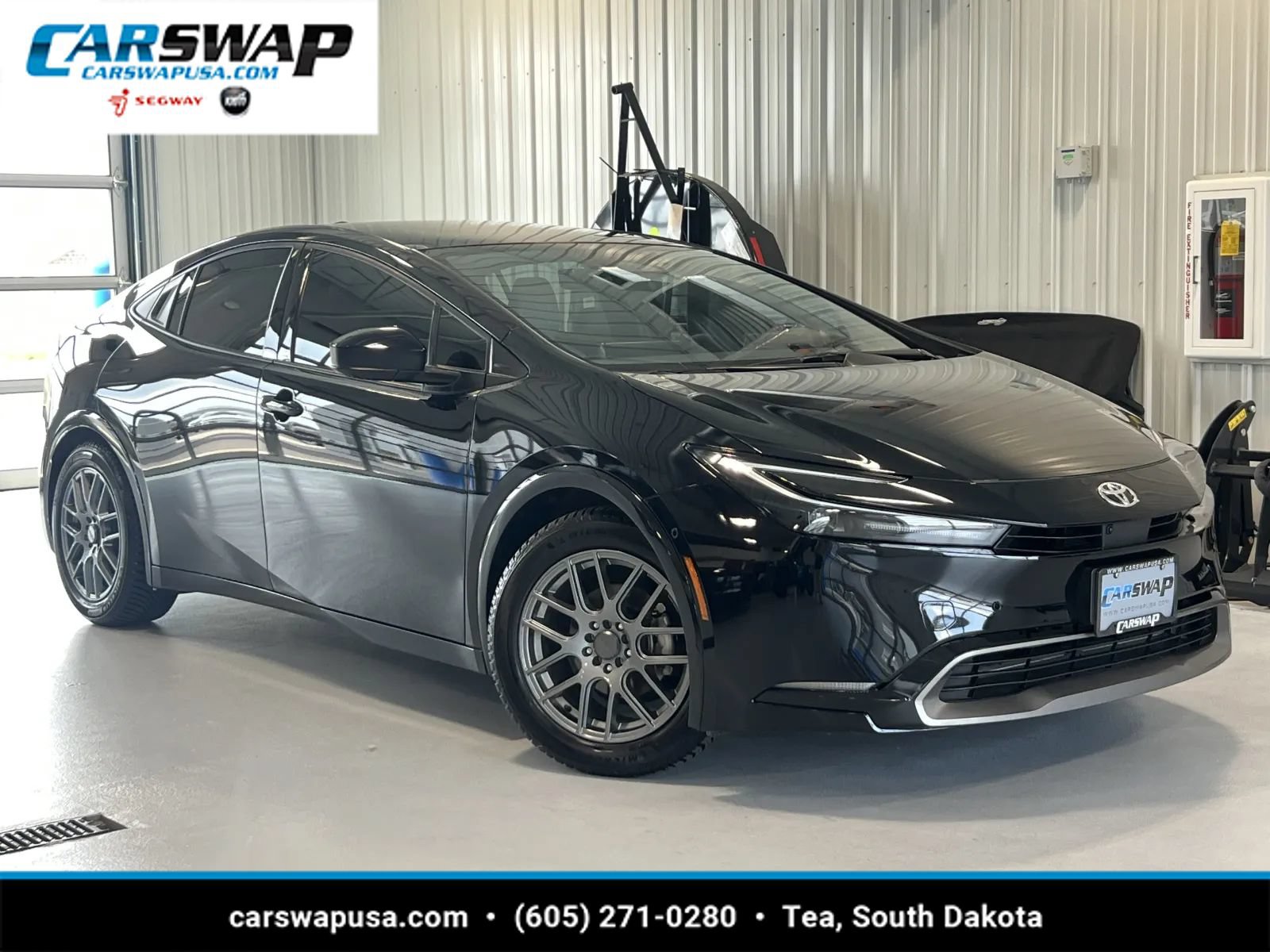 Used 2024 Toyota Prius Limited w/ Limited Premium Package FWD image 1