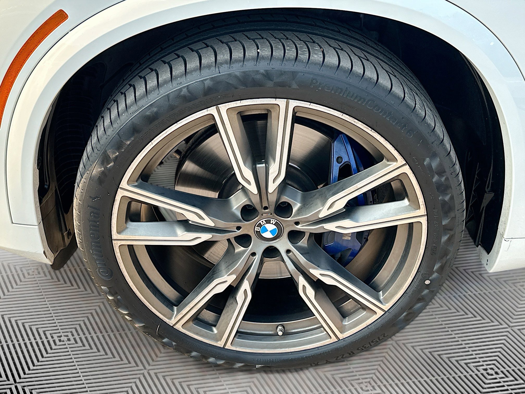 Used 2020 BMW X5 M50i w/ Executive Package image 39