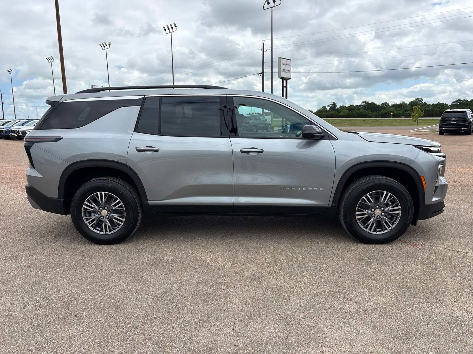 New 2026 Chevrolet Traverse LT w/ Driver Confidence Package FWD image 7