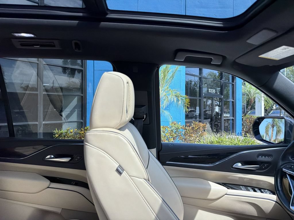 Used 2024 Cadillac Escalade Premium Luxury AWD/4WD image 16