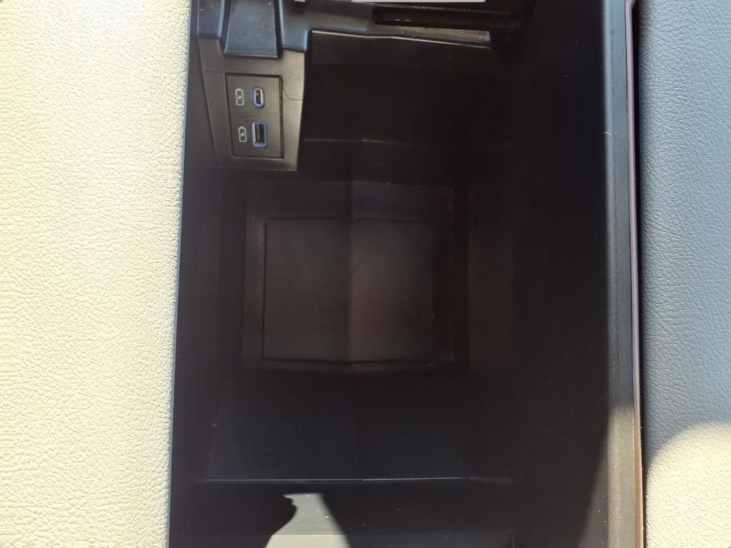 Used 2024 Toyota Sienna XLE image 15