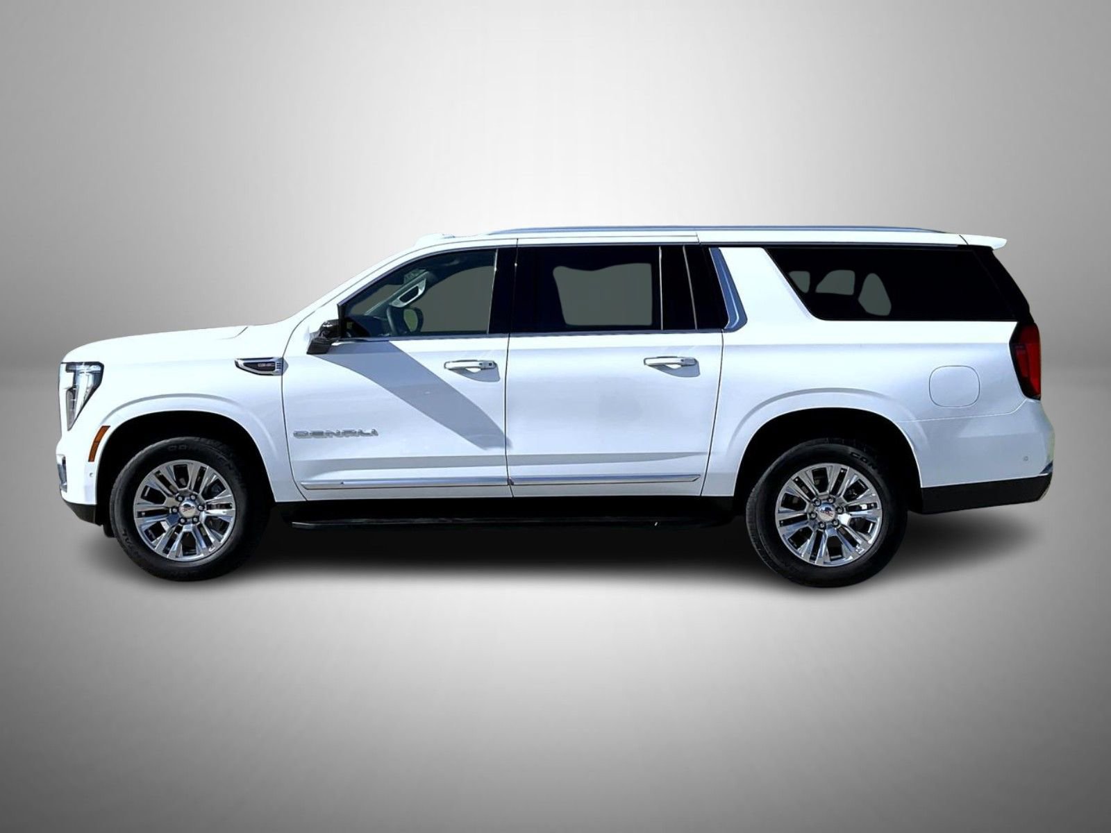 Used 2025 GMC Yukon XL Denali AWD/4WD image 8