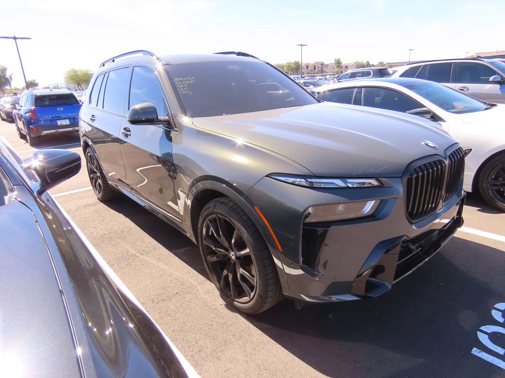 Used 2025 BMW X7 xDrive40i w/ Executive Package image 2