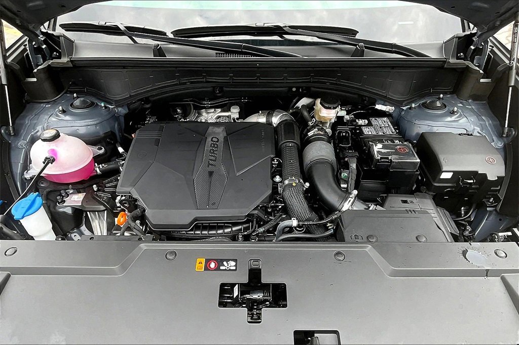 Used 2025 Hyundai Santa Fe Limited image 10