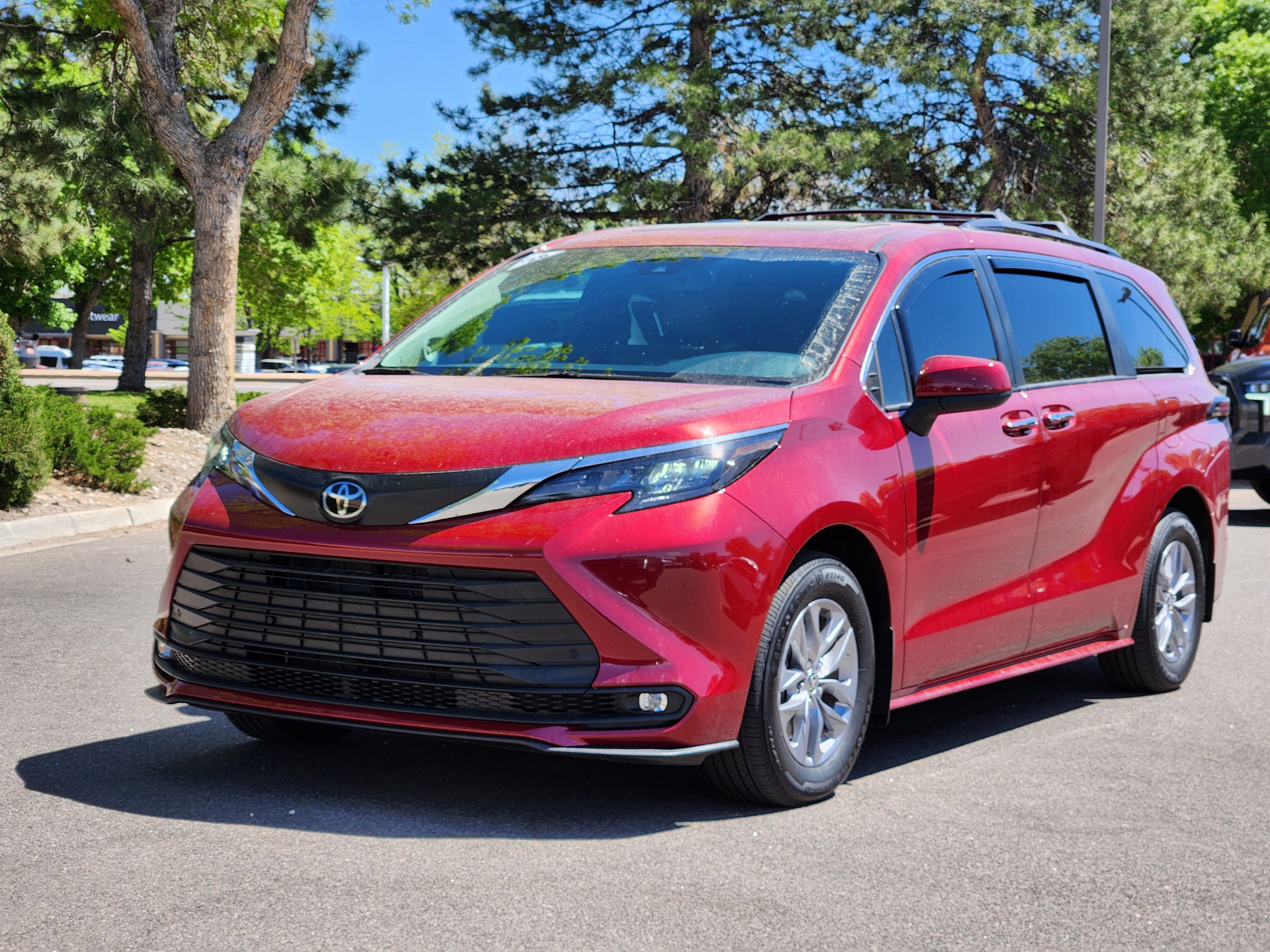 Certified 2026 Toyota Sienna XLE image 2
