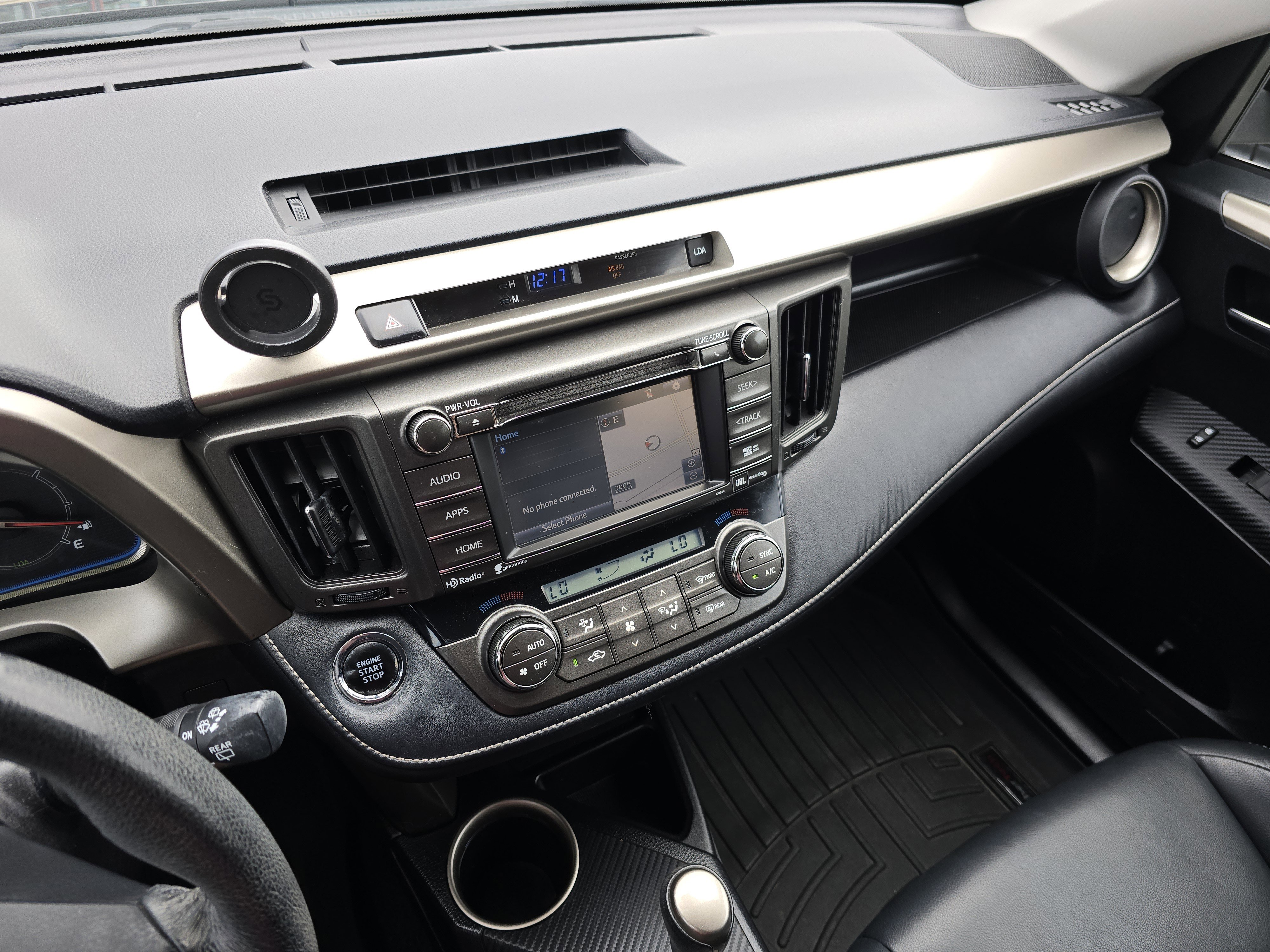Used 2015 Toyota RAV4 Limited w/ Technology Package FWD image 32