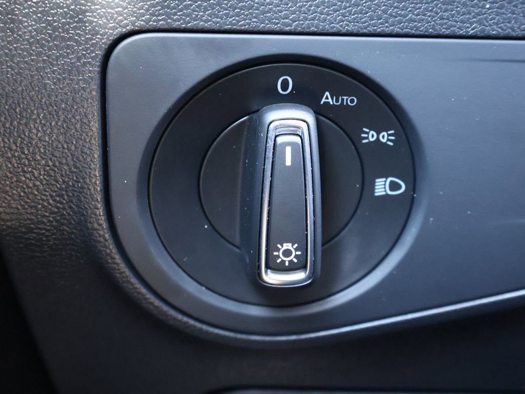 Used 2023 Volkswagen Tiguan SE FWD image 33