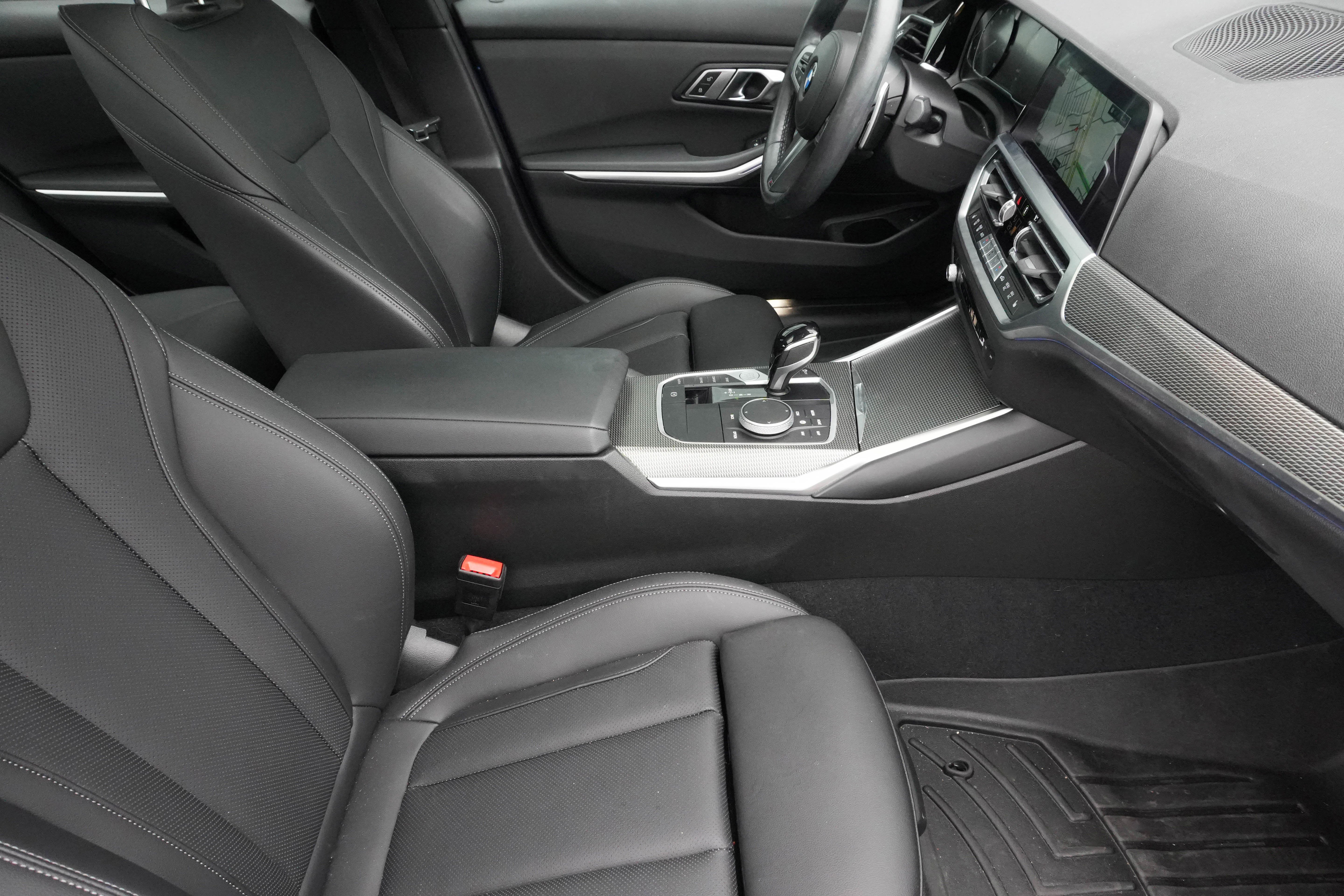 Used 2022 BMW 330i Sedan w/ M Sport Package image 13