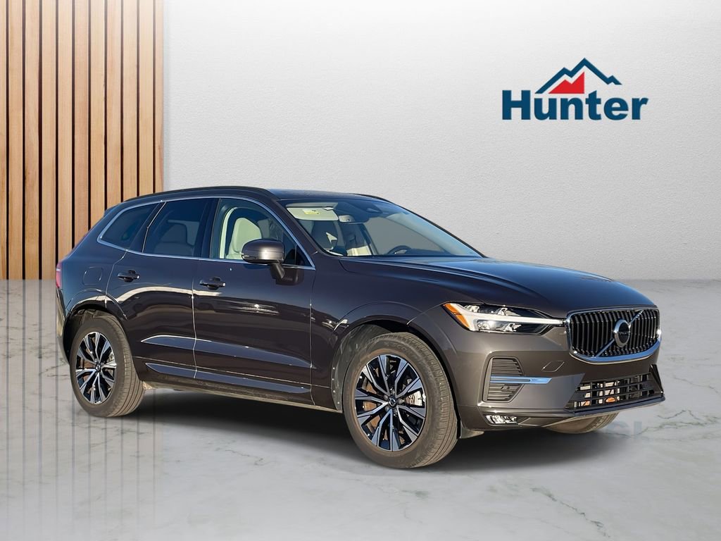 Used 2023 Volvo XC60 B5 Core image 1