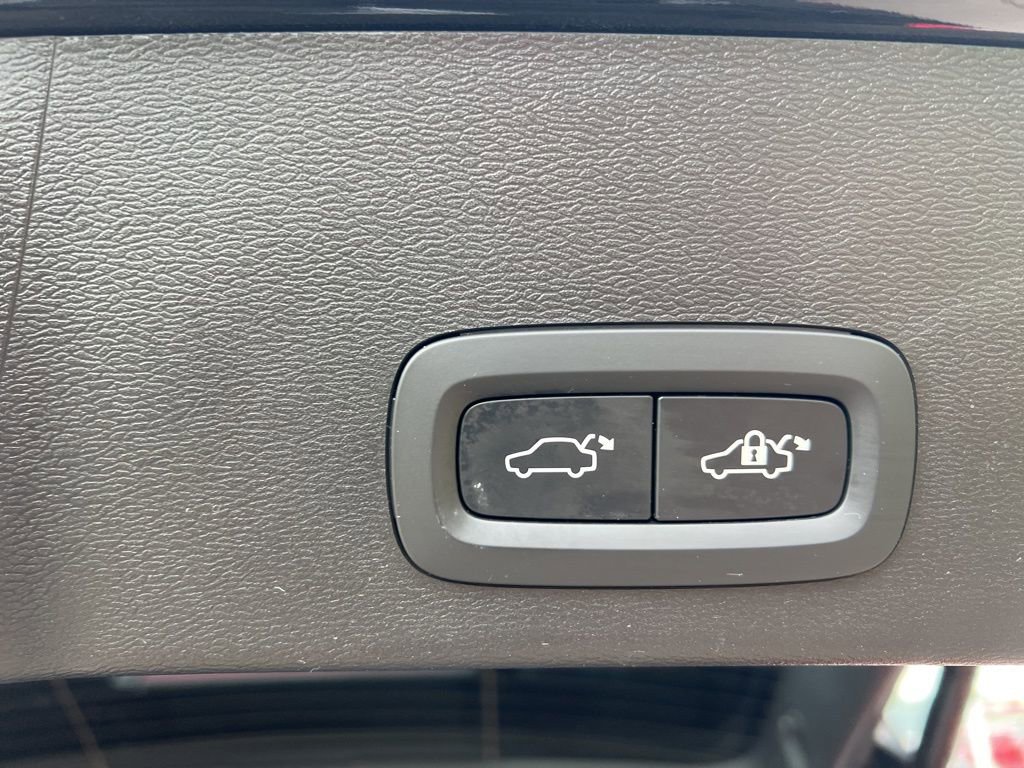 Certified 2023 Volvo XC40 B5 Plus w/ Protection Package Premier image 31