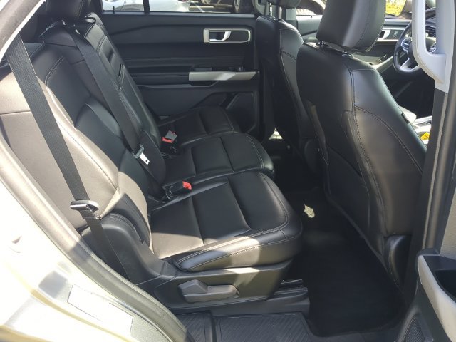 Used 2022 Ford Explorer XLT w/ Equipment Group 202A RWD image 31