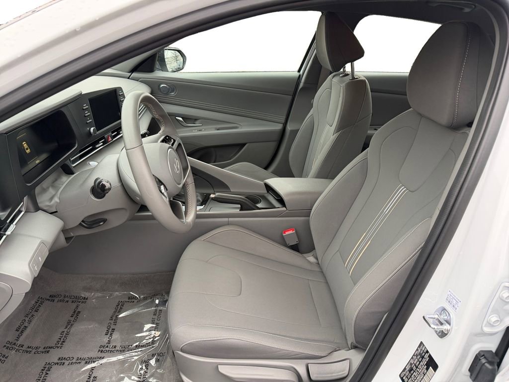 Certified 2025 Hyundai Elantra Sport image 9