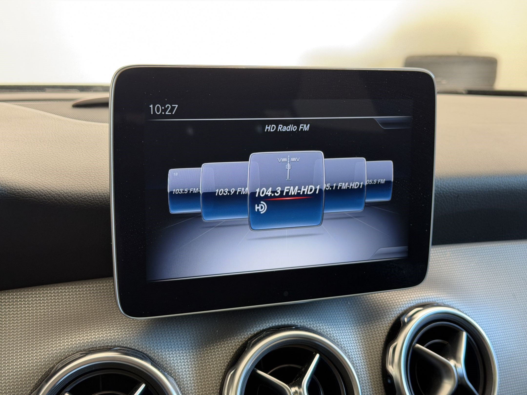 Used 2020 Mercedes-Benz GLA 250 4MATIC image 20