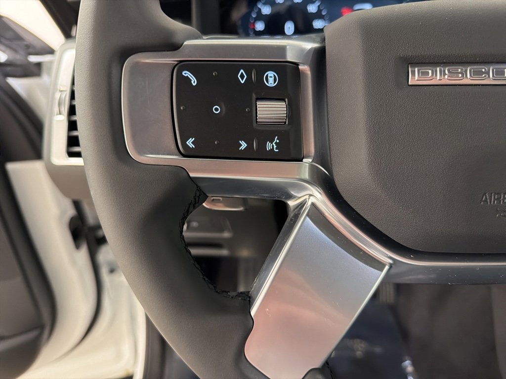 New 2025 Land Rover Discovery S image 12